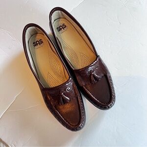 NWOT SAS Women’s Tassel Kiltie Loafers in Brown size 8S